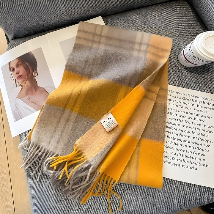 Women's luxurious winter scarf in plaid cashmere, super soft & warm for ultimate comfort.