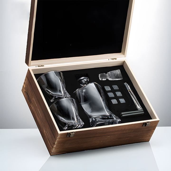 Elegant crystal whiskey decanter & glass set with heavy base, an ideal luxury gift for him for spirits & cocktails.