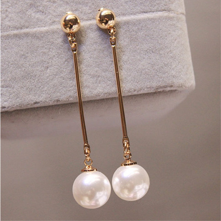 Stunning women's luxury pearl drop earrings. Elegant design featuring lustrous pearls, ideal for a sophisticated look.