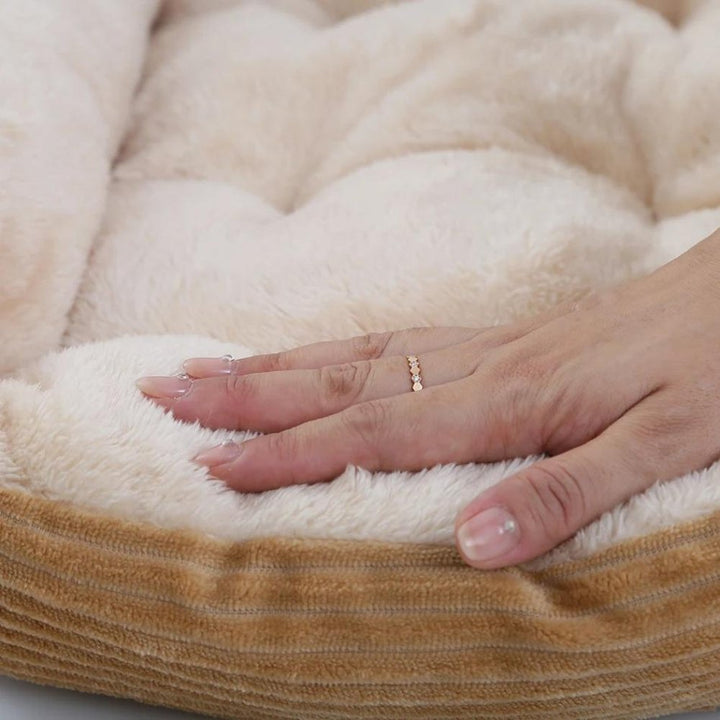 Soft plush pet bed, washable & durable, perfect for dogs & cats. Provides ultimate comfort.