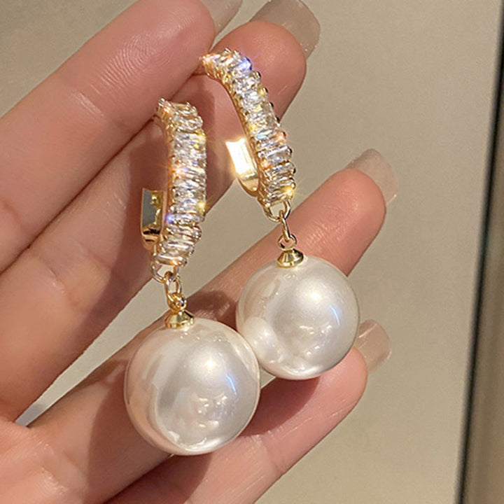Elegant women's pearl & zirconia drop earrings. Luxury jewelry accessories, perfect for a refined wedding look.