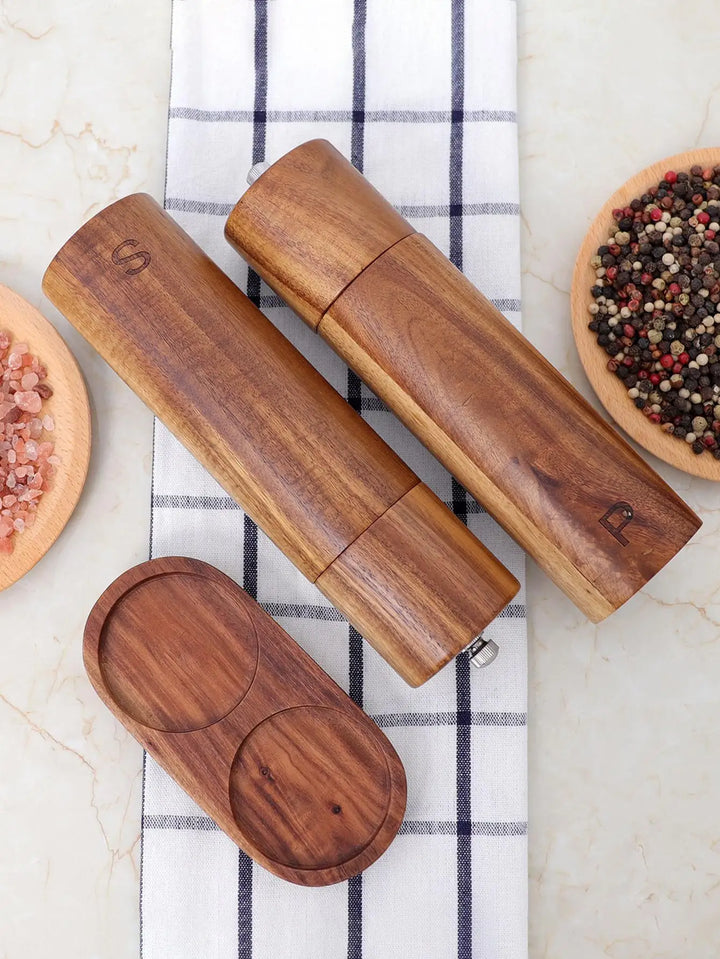 Luxury wooden salt & pepper mill set with elegant tray. Perfect for dining decor & kitchen seasoning.