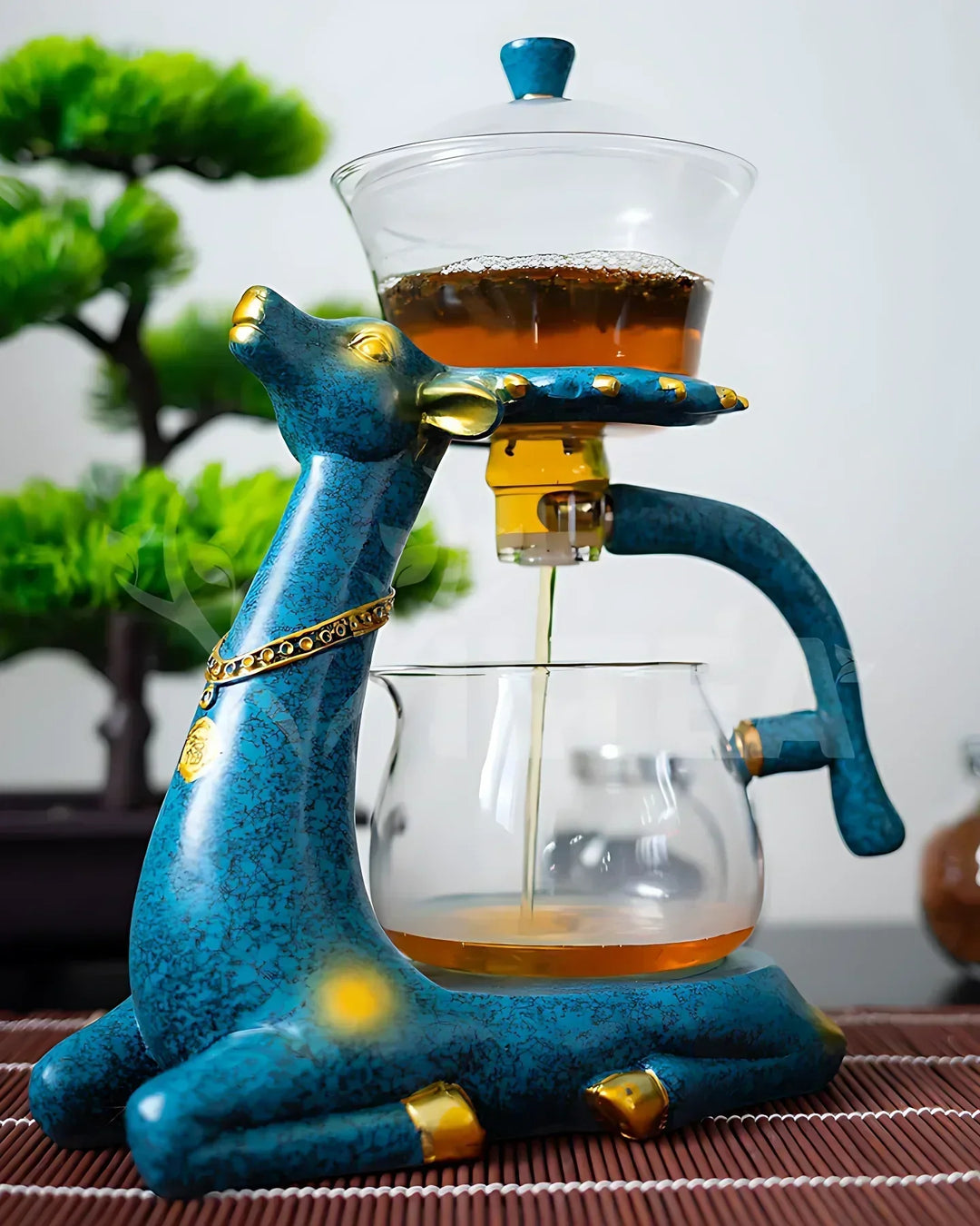 Unisex magnetic tea set, glass teapot & cups with auto water injection. Great for loose leaf tea ceremony.