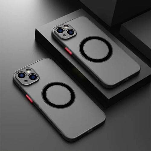 Experience secure MagSafe with this matte iPhone case, featuring comprehensive drop protection