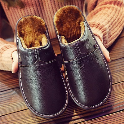 Matthias men's waterproof slip-on slippers, ideal for indoor/outdoor comfort & warmth.