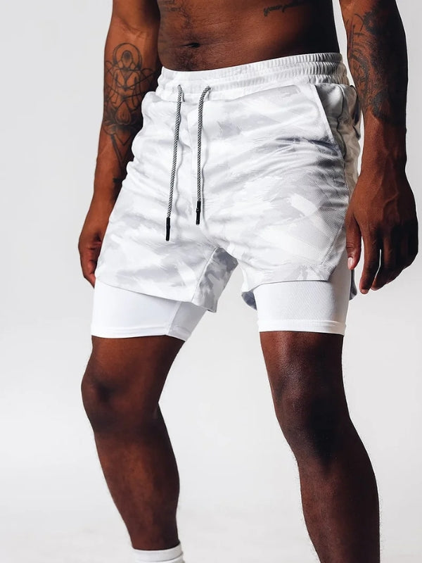 Man doing lunges in men's 2-in-1 athletic shorts, ideal for gym and outdoor fitness.