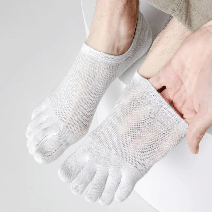 Men's 3-pack comfort toe socks with no-show design, ideal for breathable, invisible footwear.