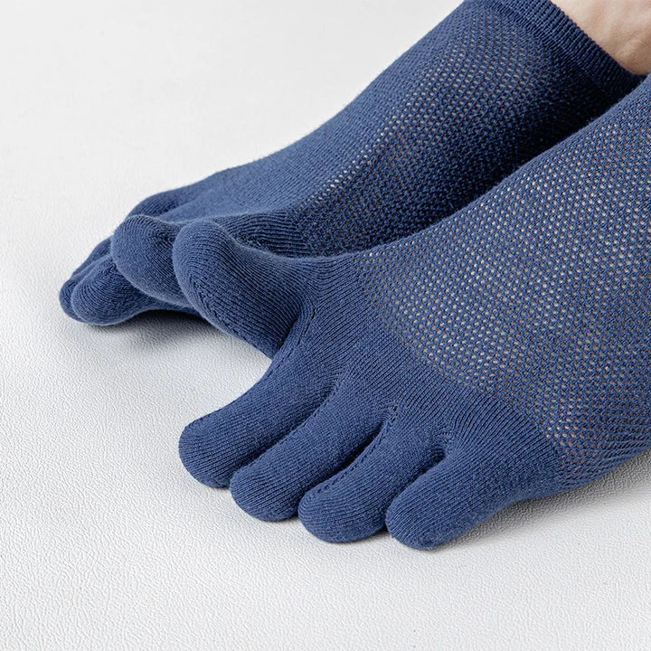 Practical men's 3-pack no-show toe socks, offering all-day comfort and discreet support for any shoe.