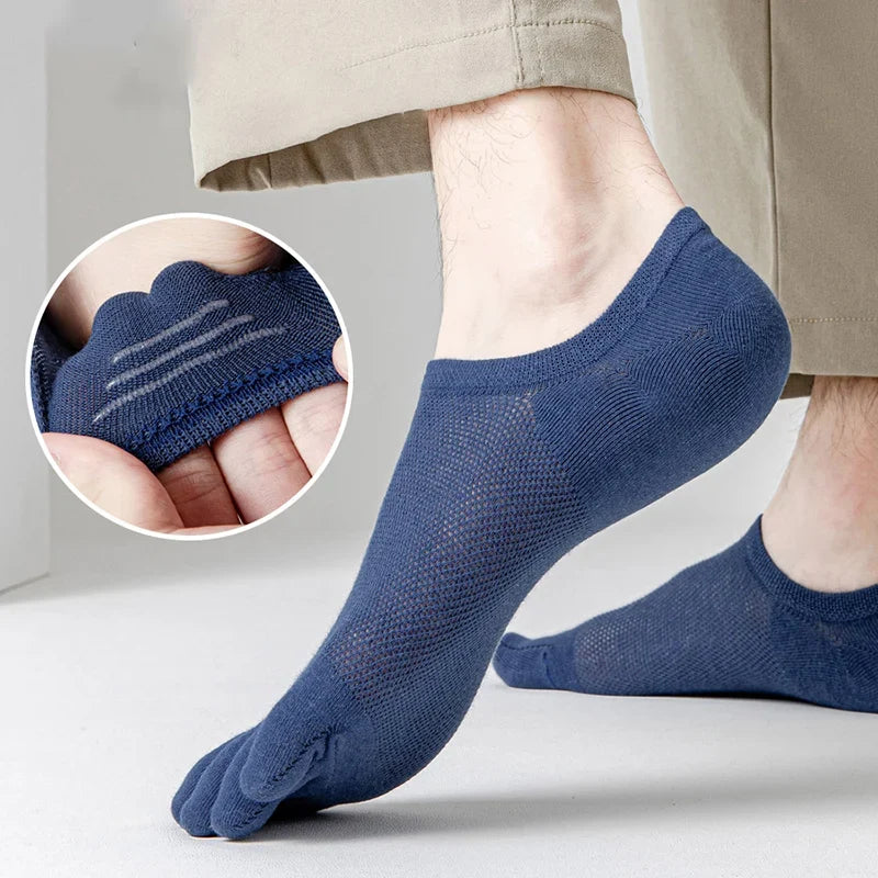 Comfortable men's no-show toe socks, 3-pack, perfect for breathable, all-day wear.