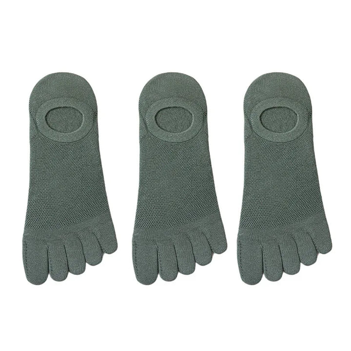 Casual men's 3-pack no-show toe socks, designed for everyday comfort & invisible sock wear.
