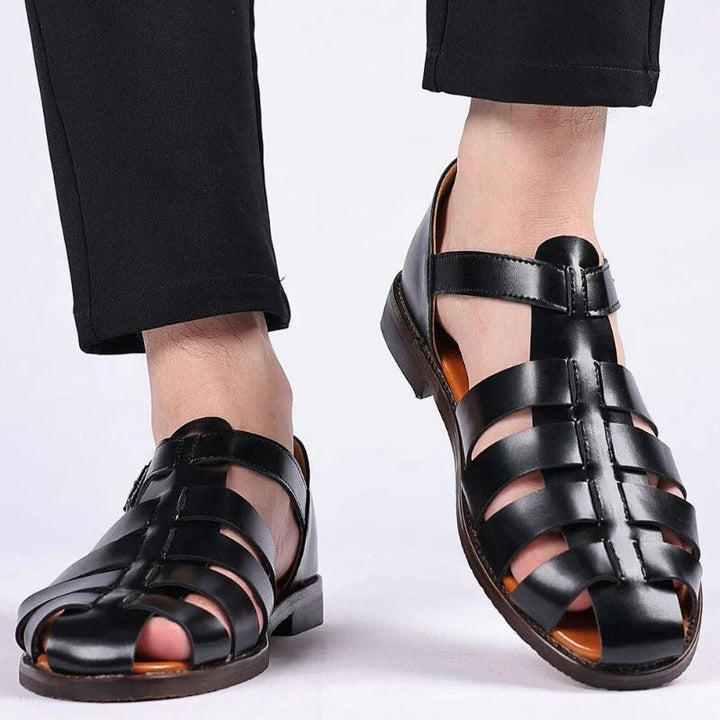 Breathable men's walking sandals. Adjustable straps offer comfort for everyday casual wear in summer.