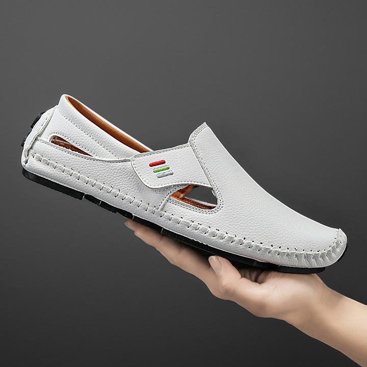 Easy-to-wear men's adjustable open-toe sandals, great for daily comfort and summer walks.