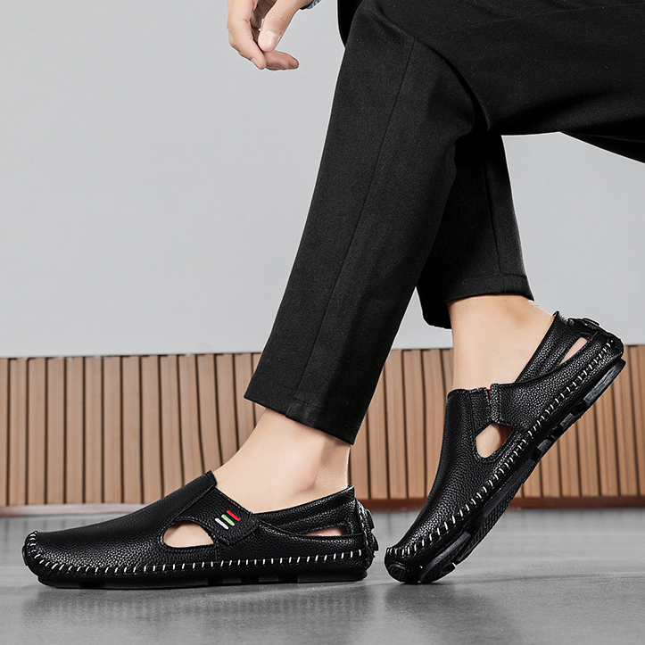 Durable men's adjustable comfort sandals, perfect everyday summer footwear for casual walks.