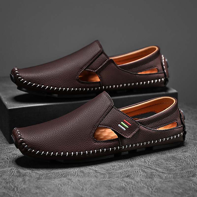 Casual men's fashion sandals, open-toe design with adjustable comfort straps for summer.