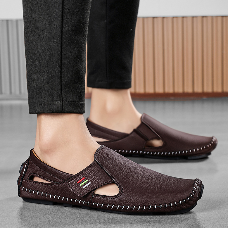 Men's comfort walking sandals with adjustable straps, ideal for summer daily wear.