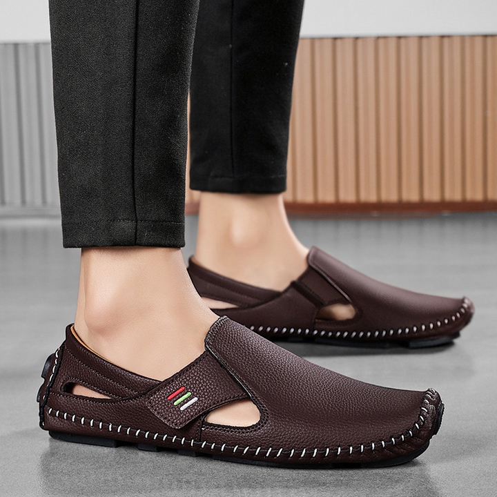 Men's comfort walking sandals with adjustable straps, ideal for summer daily wear.