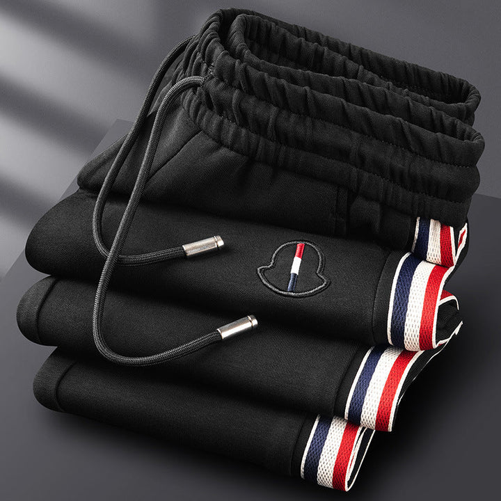 Sleek men's performance tracksuit with Aero Fit. Ideal sportswear for training and active fashion.