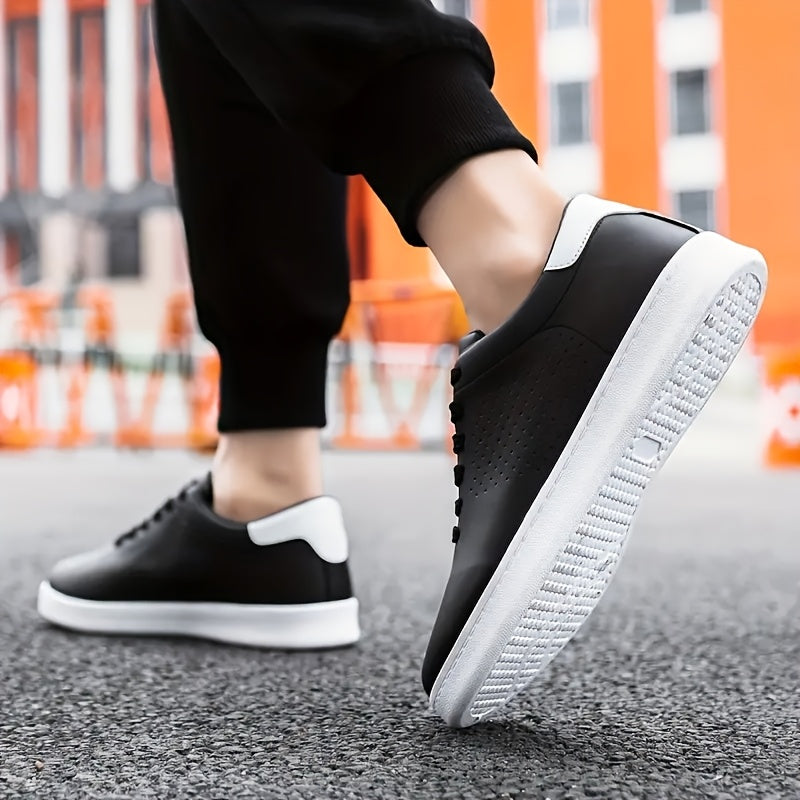 Durable sole of men's Aeron low-top sneakers, built for everyday comfort, support & modern style.