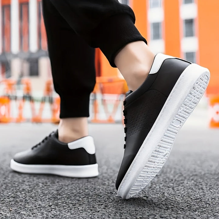 Durable sole of men's Aeron low-top sneakers, built for everyday comfort, support & modern style.