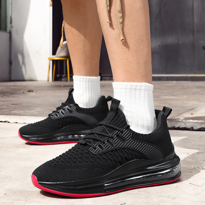 Side view of Men's Airvault Max performance running shoes, featuring cushioned support for training.