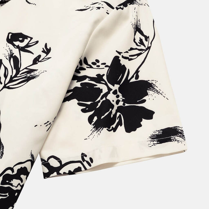 Men's beachwear tropical print shirt with short sleeves, easy-care polyester for summer adventures