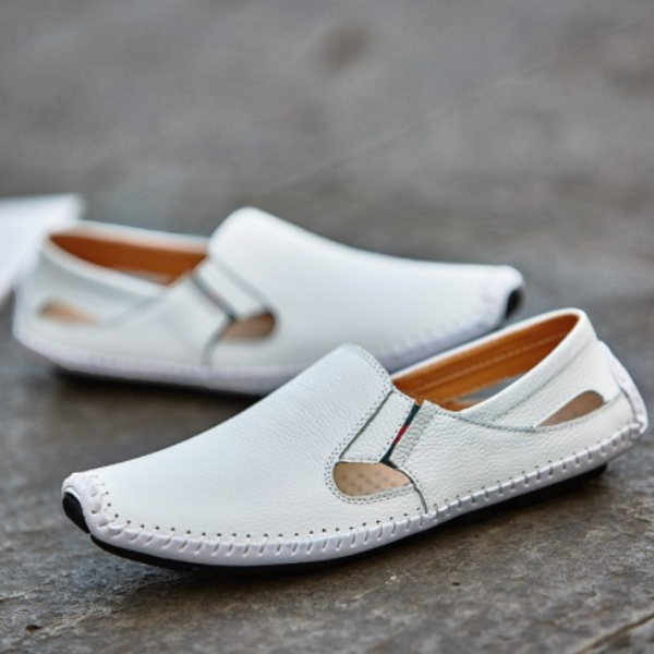 Black men's Amalfi walking sandals, designed for all-day comfort and durability.