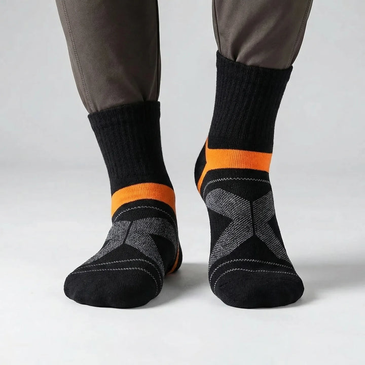 Breathable men's ankle running socks, designed for optimal performance & sweat-wicking.