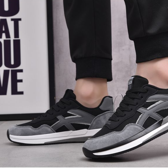 Front view: Men's casual sneakers, Apollo-inspired, modern style for everyday comfort & walking.