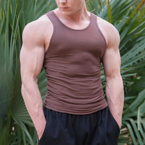 Breathable sleeveless men's gym t-shirt in black, ideal for summer sports and training.