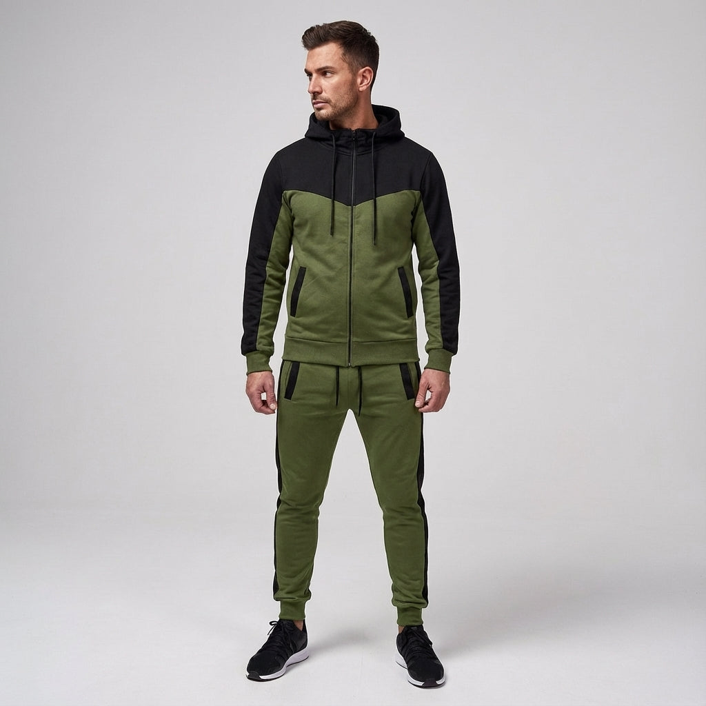 Performance men's tracksuit made of polyester, suitable for all athletic activities