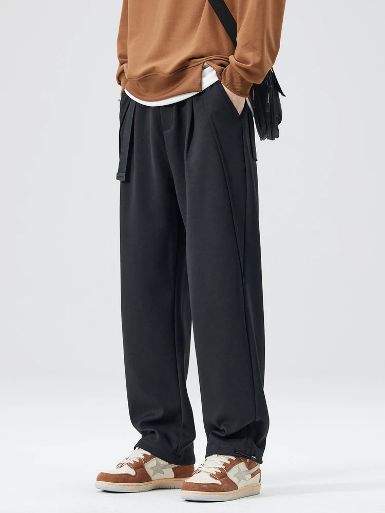 Man wearing casual Atlas wide-leg trousers, relaxed fit, stylish & comfortable for daily activities.