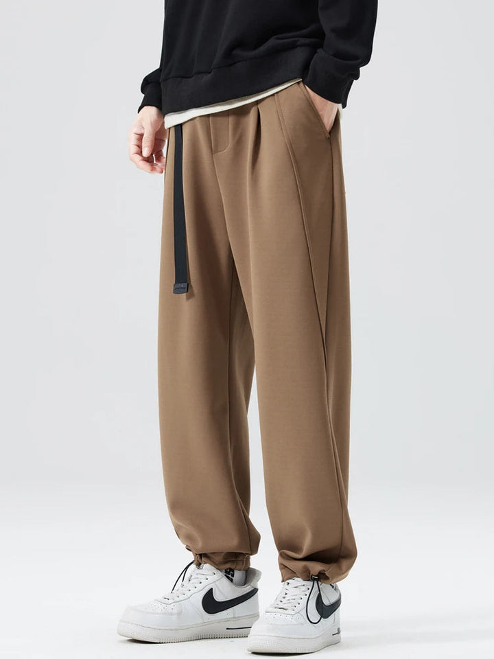 Modern men's wide-leg casual pants, Atlas design, combining contemporary style with relaxed comfort.
