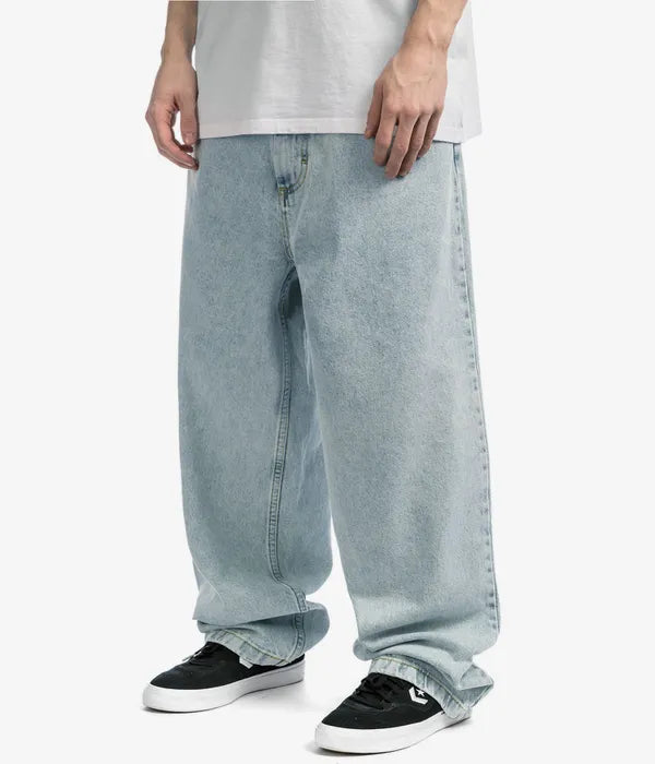 Durable men's baggy skate jeans, providing ultimate comfort and a loose fit for skateboarding & urban style.