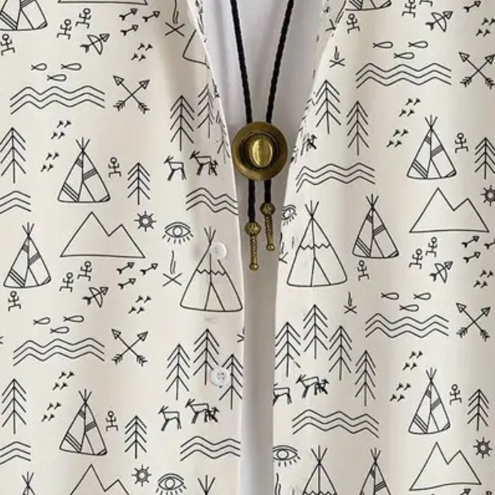 Comfortable & lightweight men's short-sleeve button-up shirt in beige with a casual print. Ideal for summer.