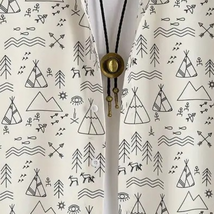 Comfortable & lightweight men's short-sleeve button-up shirt in beige with a casual print. Ideal for summer.