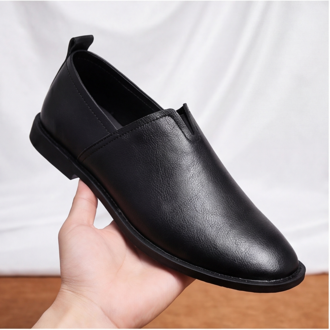 Plain-toe men's slip-on loafers, classic, comfortable, versatile footwear choice.