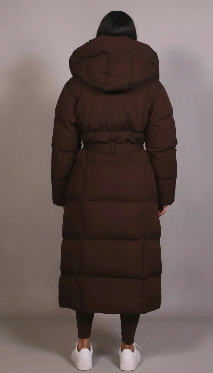 Fashionable men's warm longline puffer coat for extreme cold, featuring a sleek, modern design.