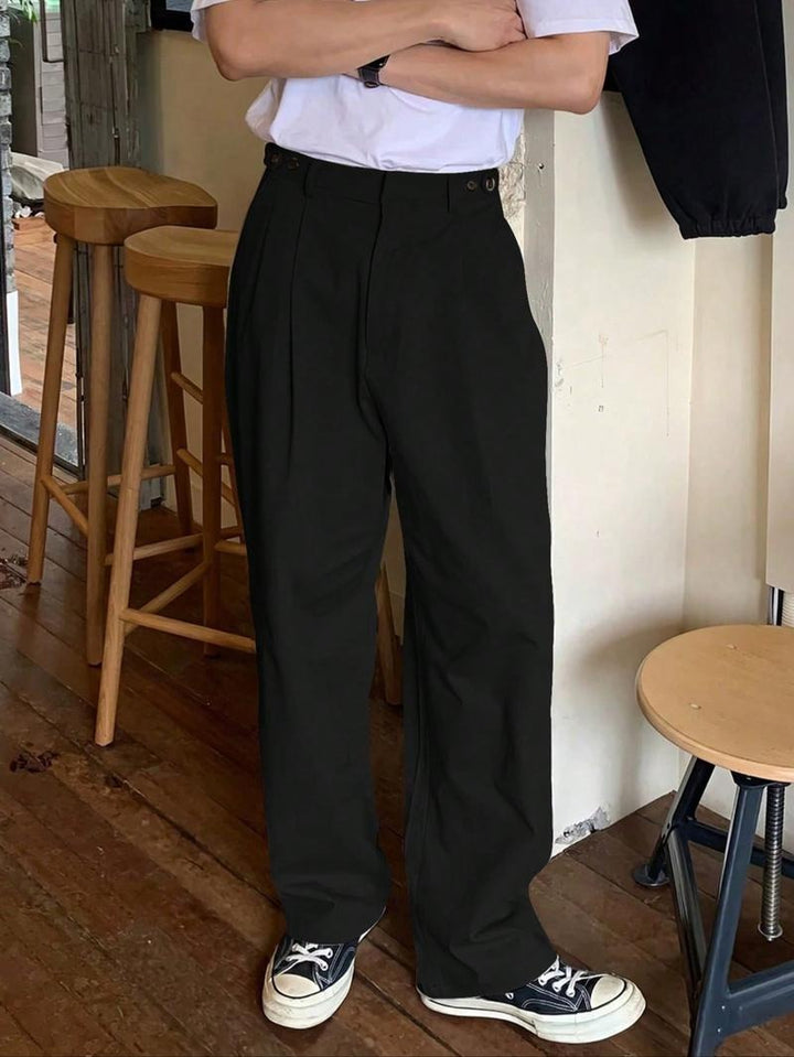 Napoli men's pleated wide-leg trousers in black. High-rise and relaxed fit for modern, comfortable fashion.