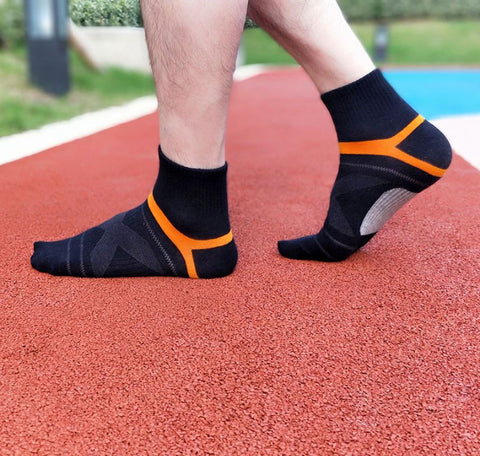 Protective men's safety footwear, anti-fatigue & slip-resistant. Durable, comfortable work shoes for industrial use.
