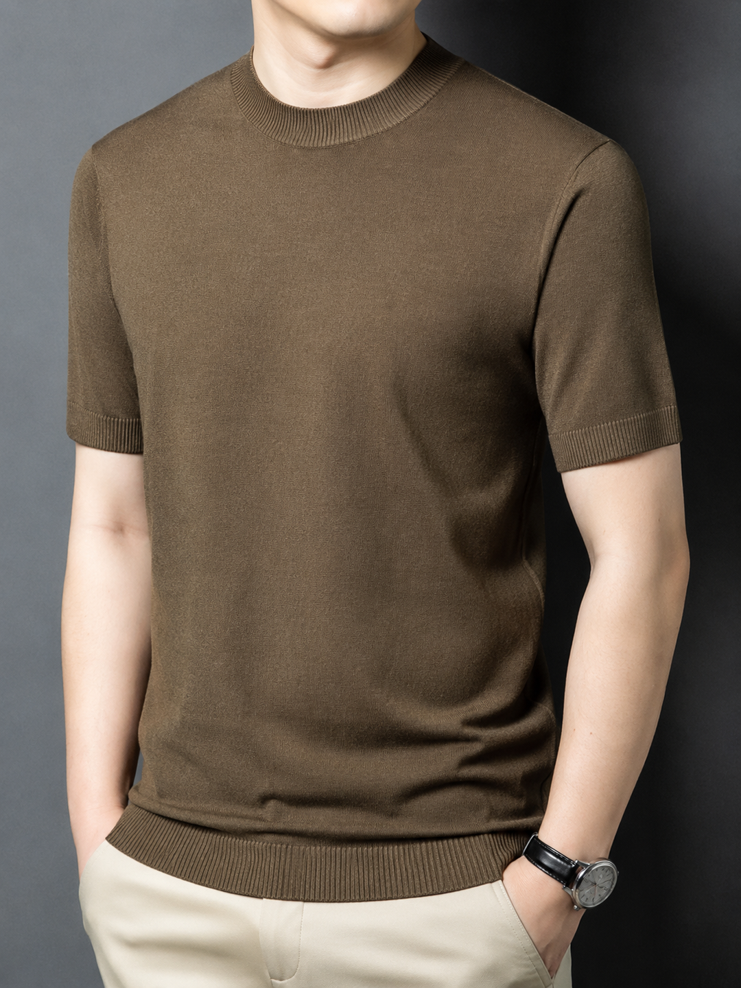 Men's summer top: slim fit, short sleeve, and a trendy mock neck for casual occasions.