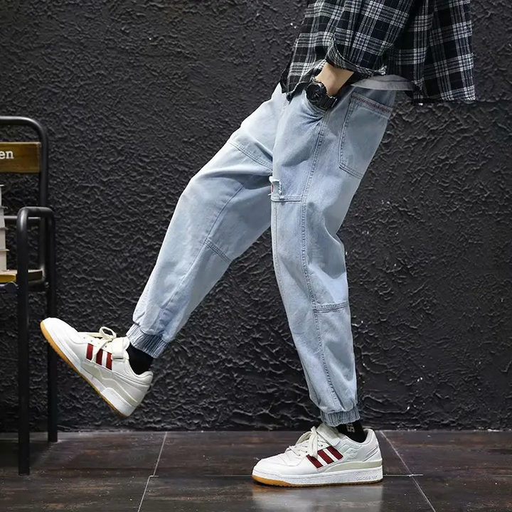 Versatile men's tapered jogger pants, offering everyday comfort & a sleek athletic look.