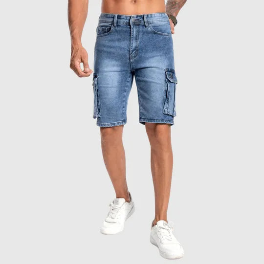 Stylish men's summer denim shorts with spacious cargo pockets, suitable for everyday comfort.