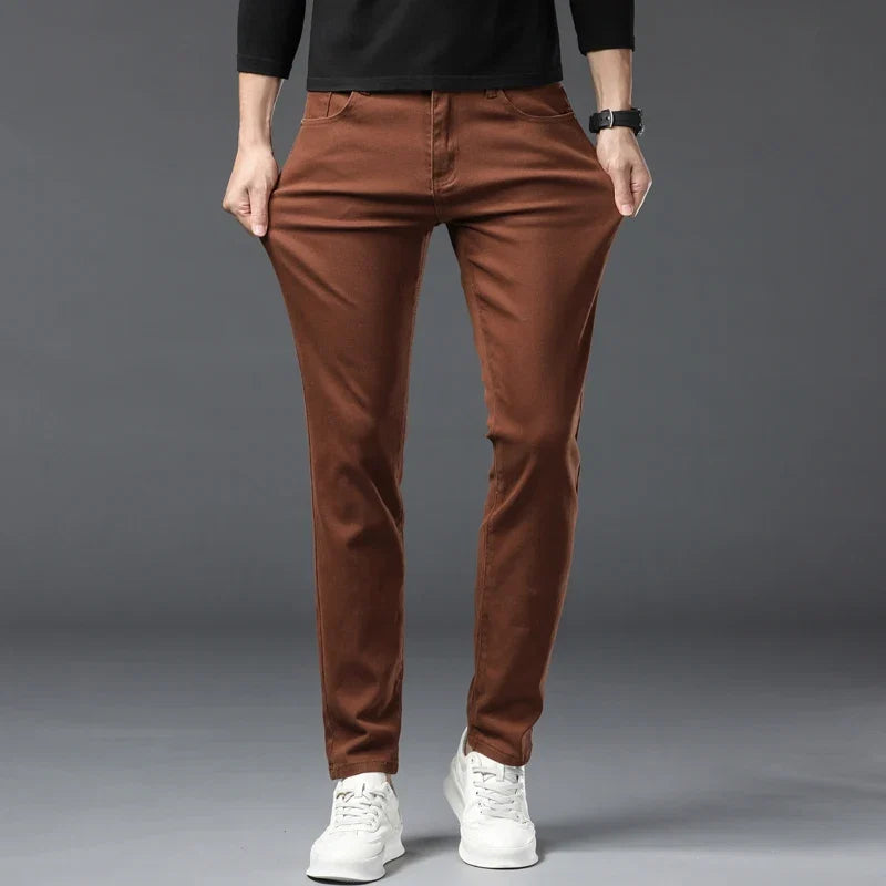 Flexible, wrinkle-resistant men's high-stretch denim jeans, ensuring lasting comfort for everyday casual wear.