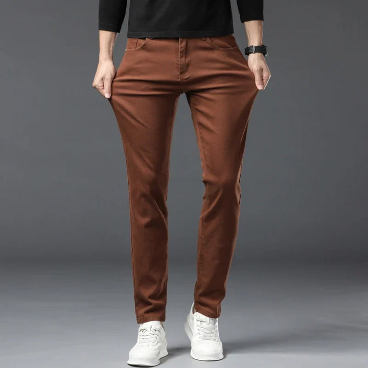 Flexible, wrinkle-resistant men's high-stretch denim jeans, ensuring lasting comfort for everyday casual wear.