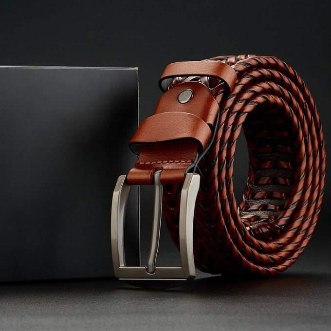 Fashion-forward men's braided cowhide leather belt, elevating casual and smart men's looks.