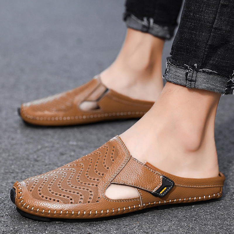 Men's comfortable walking sandals, breathable design with secure fit, excellent for extended wear.