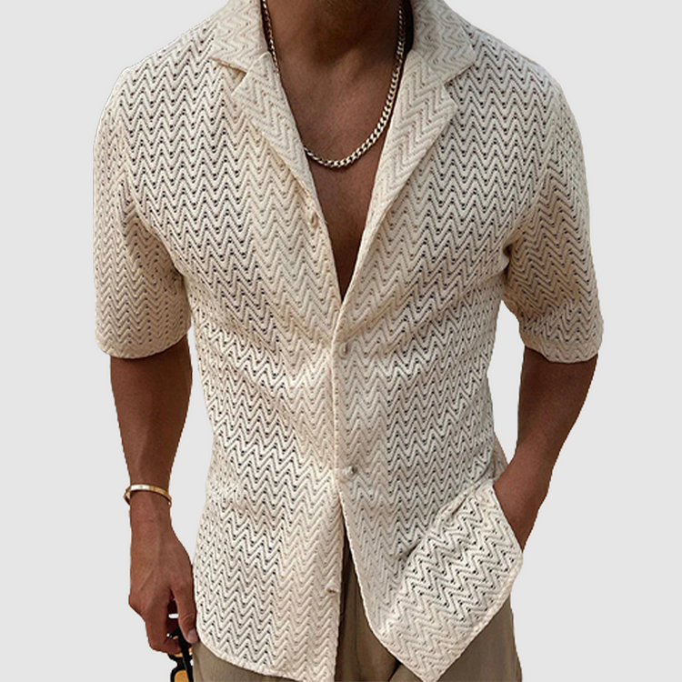 Stylish men's casual summer top, a breathable short-sleeve shirt with a relaxed fit for leisure wear.