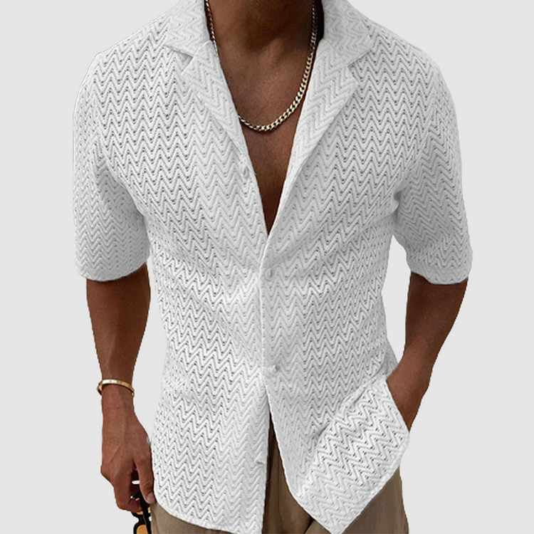 Lightweight & breathable men's leisure shirt. Short sleeve, relaxed fit ensures comfort in warm weather.