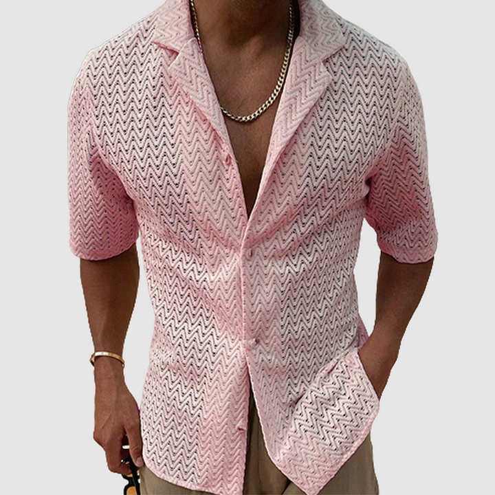Button-front men's breathable short-sleeve shirt. Relaxed fit leisure top, versatile for summer style.