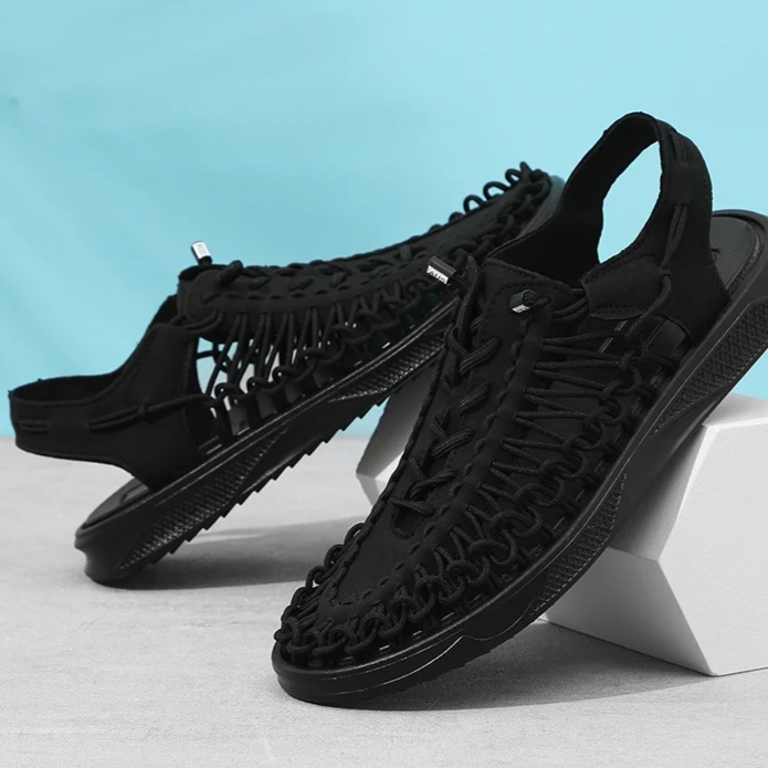 Men's summer hiking sandals, breathable & comfortable.